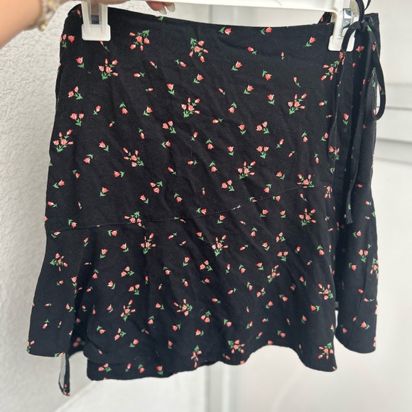 UO Rose Print Wrap Mini Skirt - Picture 4 of 6